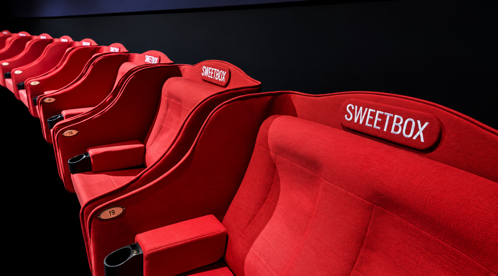 Ghế VIP và Sweetbox tại CGV có thể phát sinh phụ thu theo chính sách từng rạp.