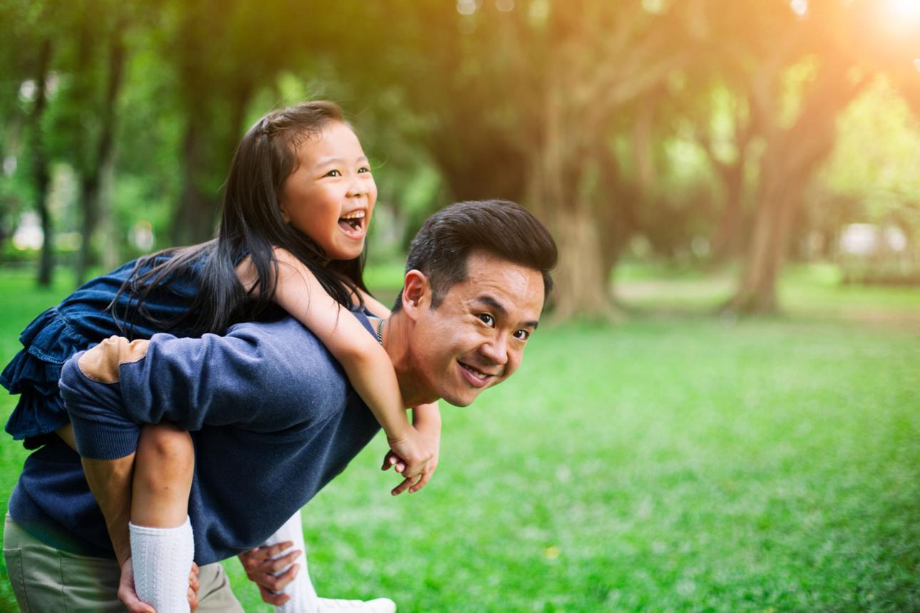Giấc mơ cõng trẻ con thường tượng trưng cho sự gánh vác, bảo vệ và trách nhiệm đối với gia đình hoặc tập thể