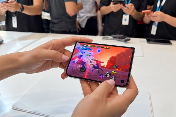 Hệ thống tản nhiệt buồng hơi hỗ trợ duy trì hiệu năng chip A20 Pro trong quá trình chơi game.