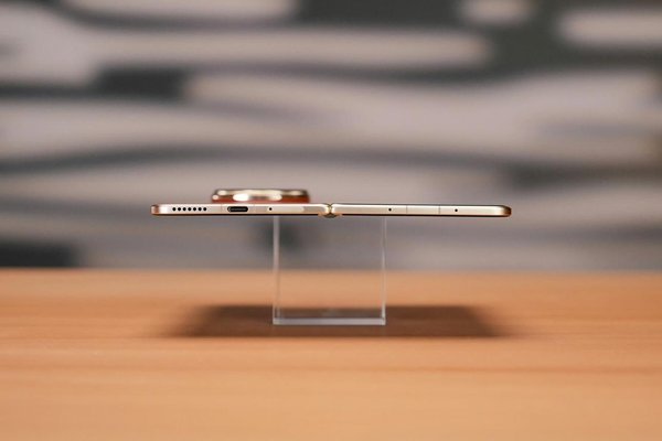 Magic V5: Honor officially reveals Oppo Find N5 surpassing dimensions with Samsung Galaxy Z Fold7 looming - Notebookcheck News