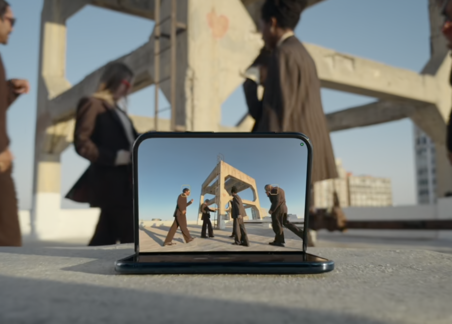 Người dùng có thể dựng máy để quay time-lapse dài mà không cần tripod
