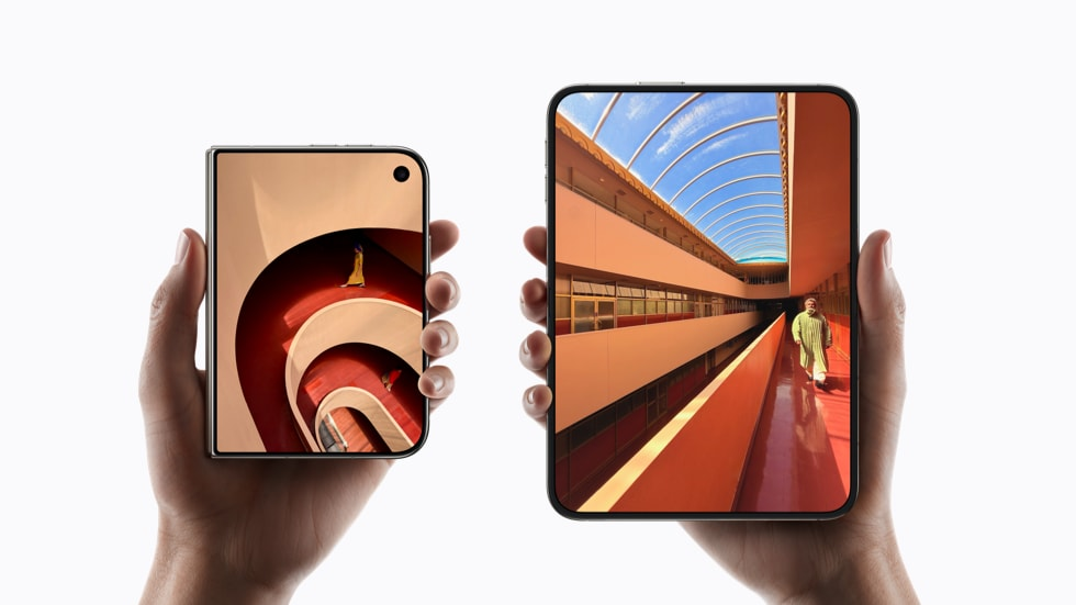 iPhone Duo có lợi thế về chất lượng tấm nền, tần số quét và khả năng sử dụng linh hoạt ở hai trạng thái