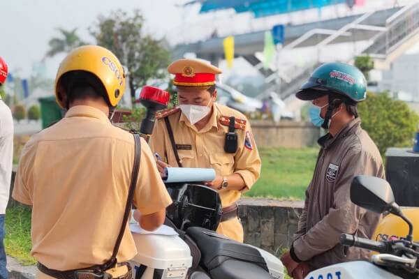 Phạt từ 6.000.000 - 8.000.000 đồng khi không có bằng lái xe máy từ 125cc trở lên 