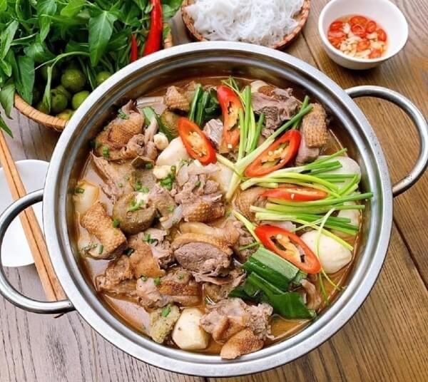 Món ngon vịt om sấu được nhiều gia đình lựa chọn 