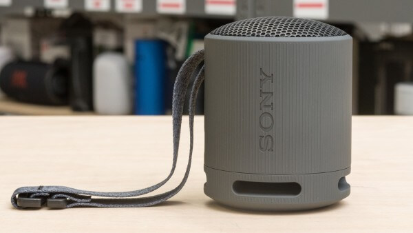 Dòng loa Sony SRS-XB100 nhỏ gọn và linh hoạt