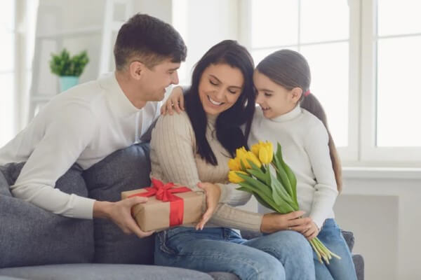 Một số gợi ý món quà hay hành động kèm lời chúc sinh nhật cho mẹ