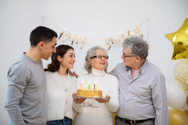 Những cách gửi lời chúc sinh nhật mẹ từ con trai và con gái