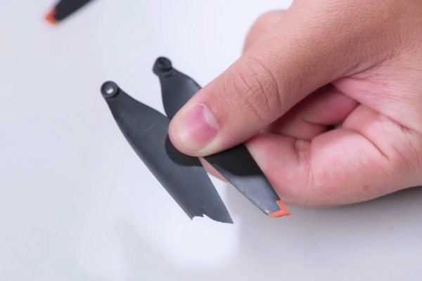 Cần kiểm tra cánh quạt trước mỗi lần sử dụng