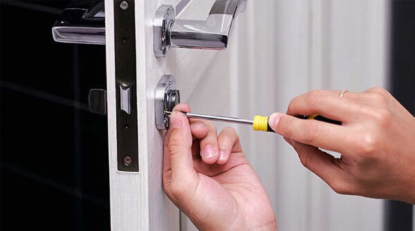 Một số ổ khóa có thể tháo được phần ruột để lấy phần chìa gãy ra ngoài