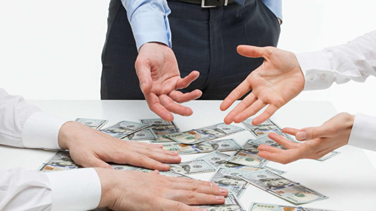 Nằm mơ thấy nhiều tiền nhưng bị người khác lấy