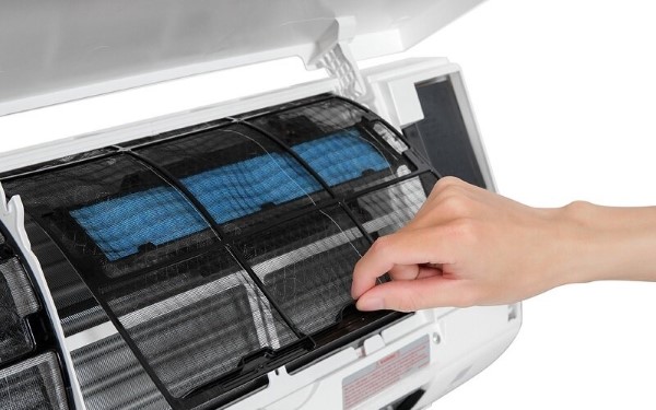 Lưới lọc, dàn lạnh và các bộ phận trao đổi nhiệt bám nhiều bụi bẩn