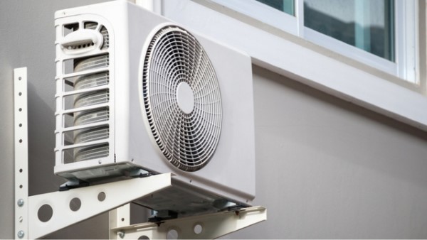 Dàn nóng bị che chắn hoặc đặt ở nơi quá kín, chịu tác động của nhiệt độ cao
