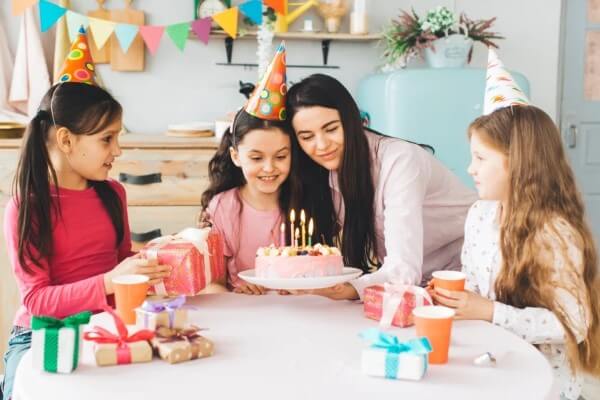 Những lời chúc sinh nhật cho em gái, anh chị em lịch sự và ý nghĩa