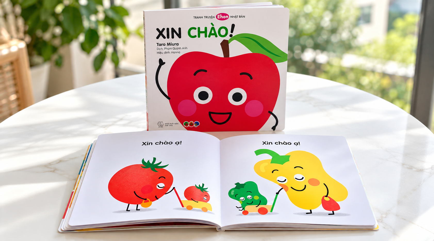 Sách Ehon, sách vải giúp bé làm quen với hình ảnh, màu sắc và câu chuyện đơn giản.