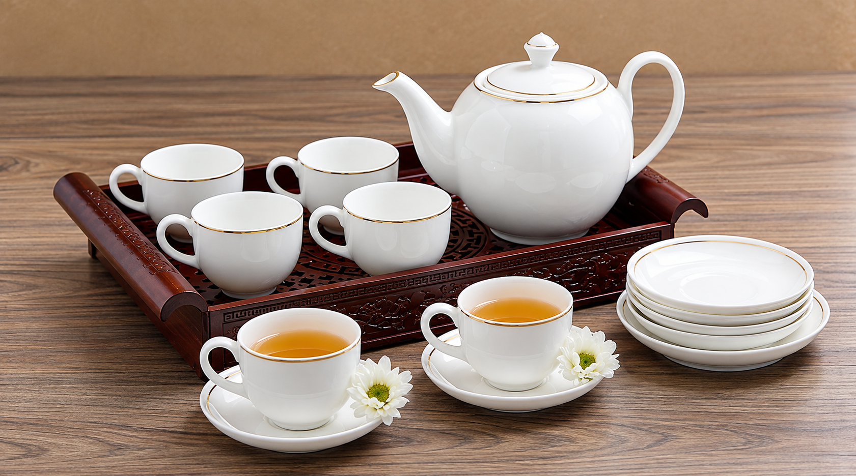 Một bộ ấm chén trà sẽ giúp bố tận hưởng trọn vẹn những phút giây trọn vẹn bên những tách trà thơm.