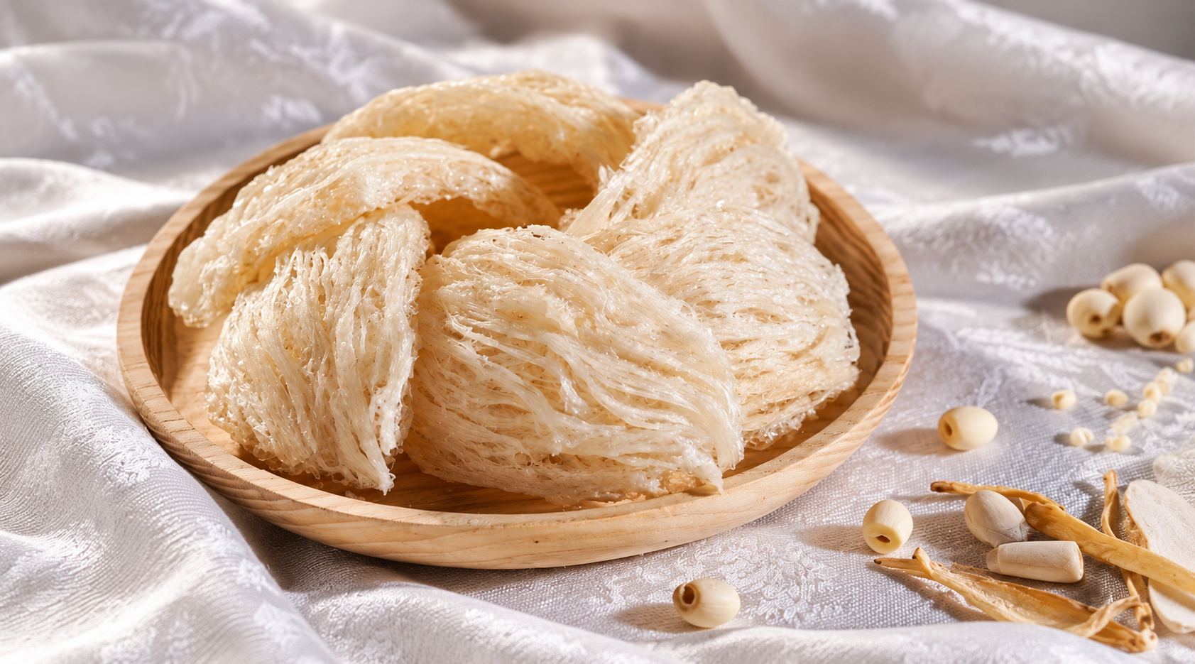 Một chiếc hộp yến sào vừa giúp bố bồi bổ sức khỏe, vừa khiến bố cảm nhận được lòng hiếu thảo từ con cái.
