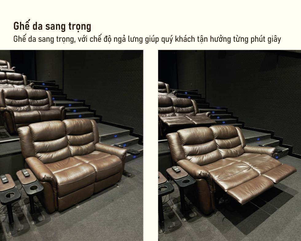 Ghế da Gold Class có phần tựa và khu vực để chân lớn hơn ghế chiếu phim thông thường.
