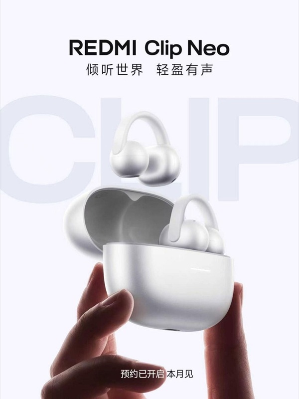 REDMI Clip Neo có thiết kế thân cong ôm vành tai, kết hợp hộp sạc bo tròn tích hợp đèn báo phía trước