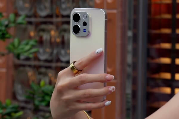 vivo V70 sở hữu camera chính 50MP hỗ trợ OIS