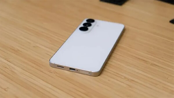 So sánh pin và sạc trên Samsung Galaxy S26 FE vs Galaxy S26