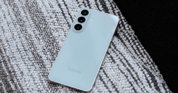 Galaxy S26 FE hoàn thiện với khung nhôm và hai mặt kính Gorilla Glass Victus+ cao cấp