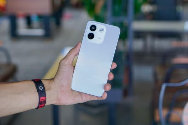 Xiaomi Redmi Note 17 Pro Max sở hữu thiết kế chắc chắn