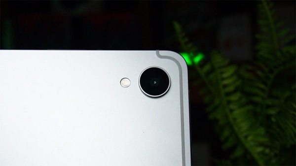 Camera 13MP đáp ứng tốt nhu cầu học tập hàng ngày