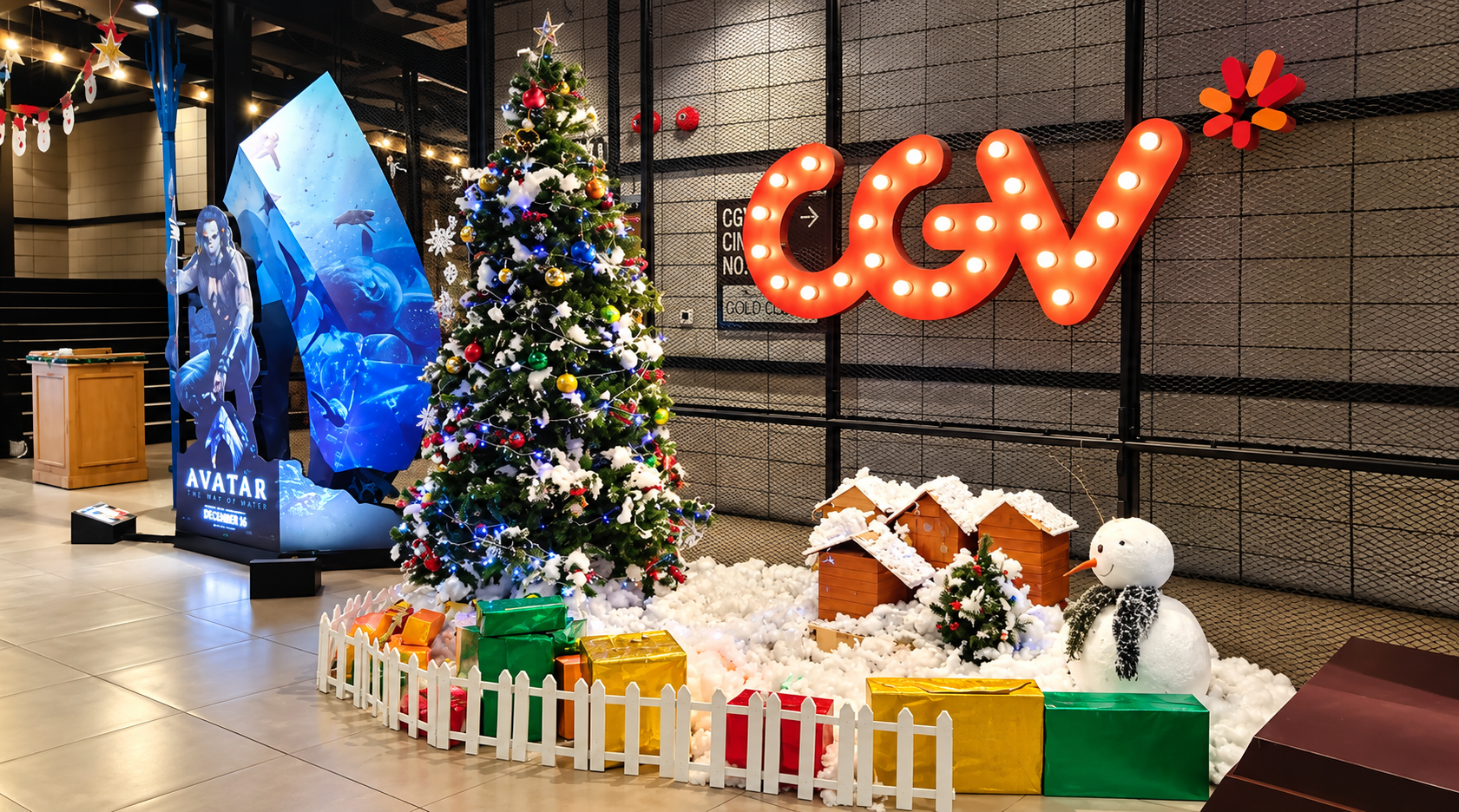 CGV Indochina Plaza Hà Nội nằm trên đường Xuân Thủy, gần các trường đại học.