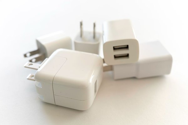 Củ sạc Apple có nhiều công suất và chuẩn kết nối, phù hợp với nhu cầu sạc iPhone, iPad và MacBook
