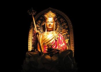 Kinh Địa Tạng Vương Bồ Tát: Nội dung, ý nghĩa & cách tụng tại nhà
