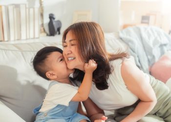 Nằm mơ thấy trẻ con đánh số gì? Hên hay xui? Giải mã 25+ giấc mơ