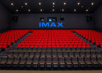 Vé xem IMAX bao nhiêu tiền? Tóm tắt nhanh giá vé T10/2026