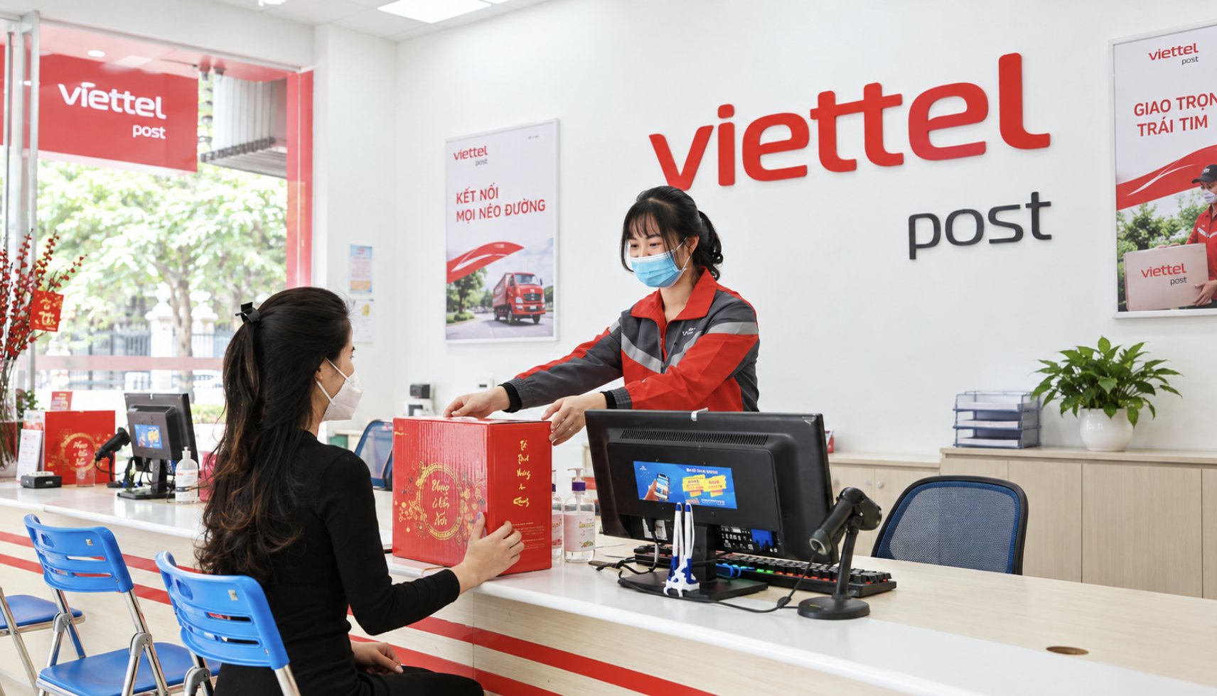 Khách hàng nên xác nhận giờ mở cửa và thời điểm tiếp nhận hàng trước khi đến bưu cục
