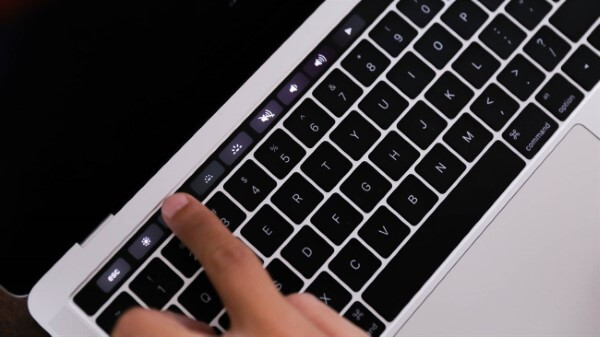 Nhấn và giữ phím Fn trên bàn phím để hiển thị các phím chức năng