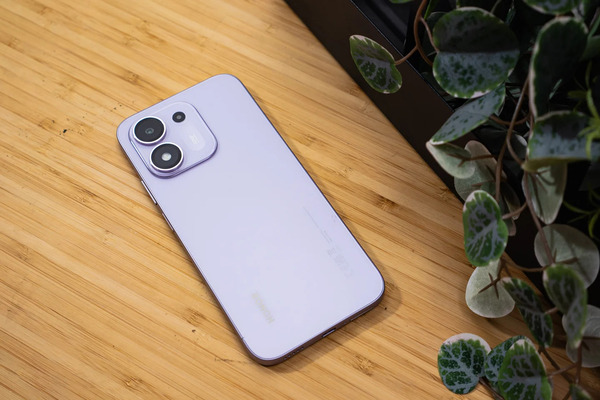 Đi kèm đó là công nghệ sạc nhanh có dây 45W HONOR SuperCharge