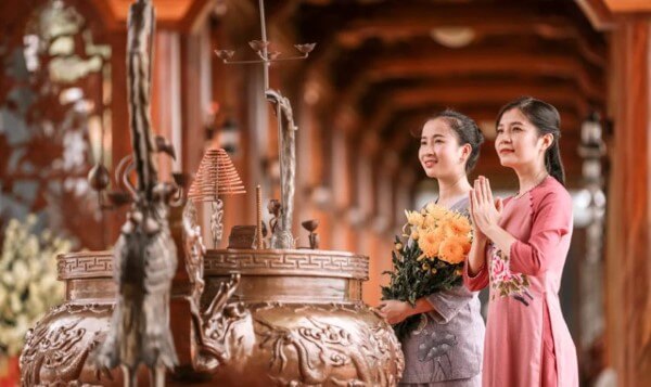 Mẫu văn khấn tại chùa ngày mùng 1 Tết