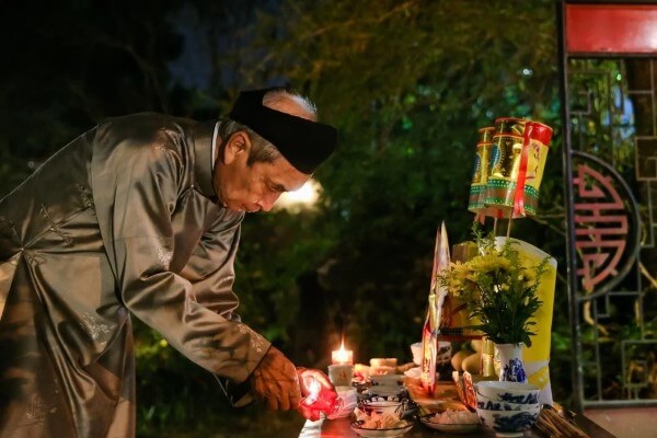 Mẫu văn khấn đêm giao thừa trong nhà và ngoài trời