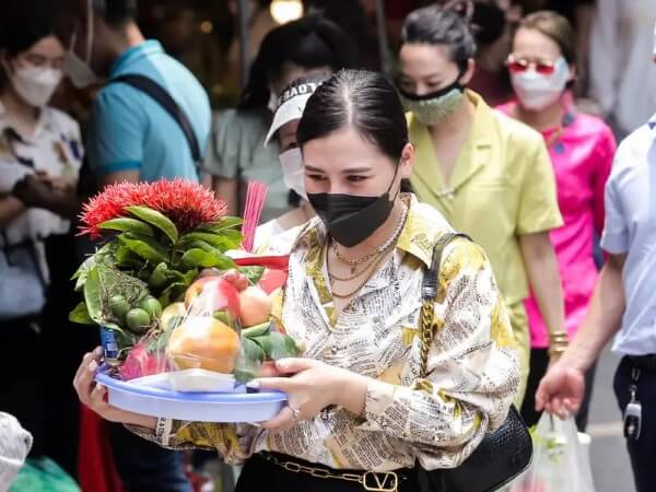 Những lễ vật nên chuẩn bị khi sắm lễ đi Phủ Tây Hồ