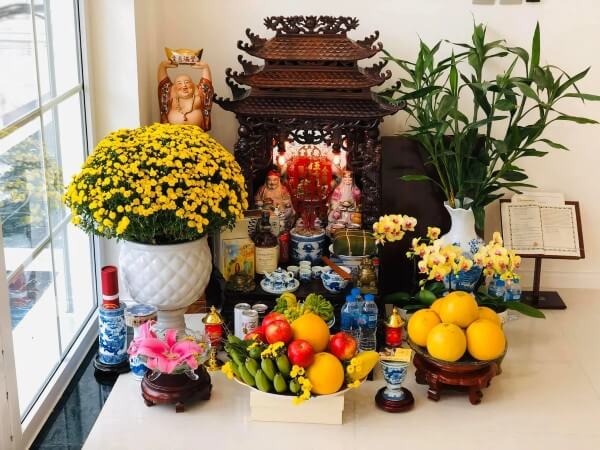 Chuẩn bị lễ vật cúng Thần Tài hàng ngày
